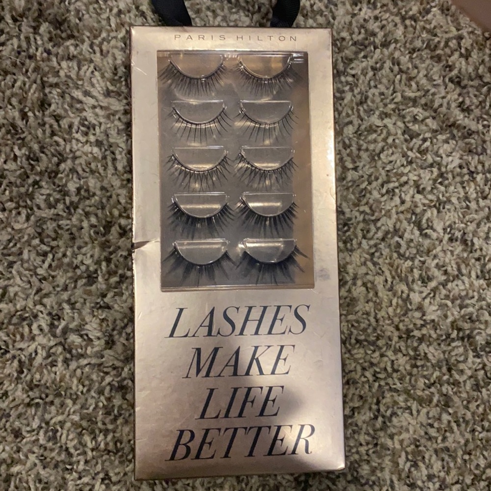 Paris Hilton lashes